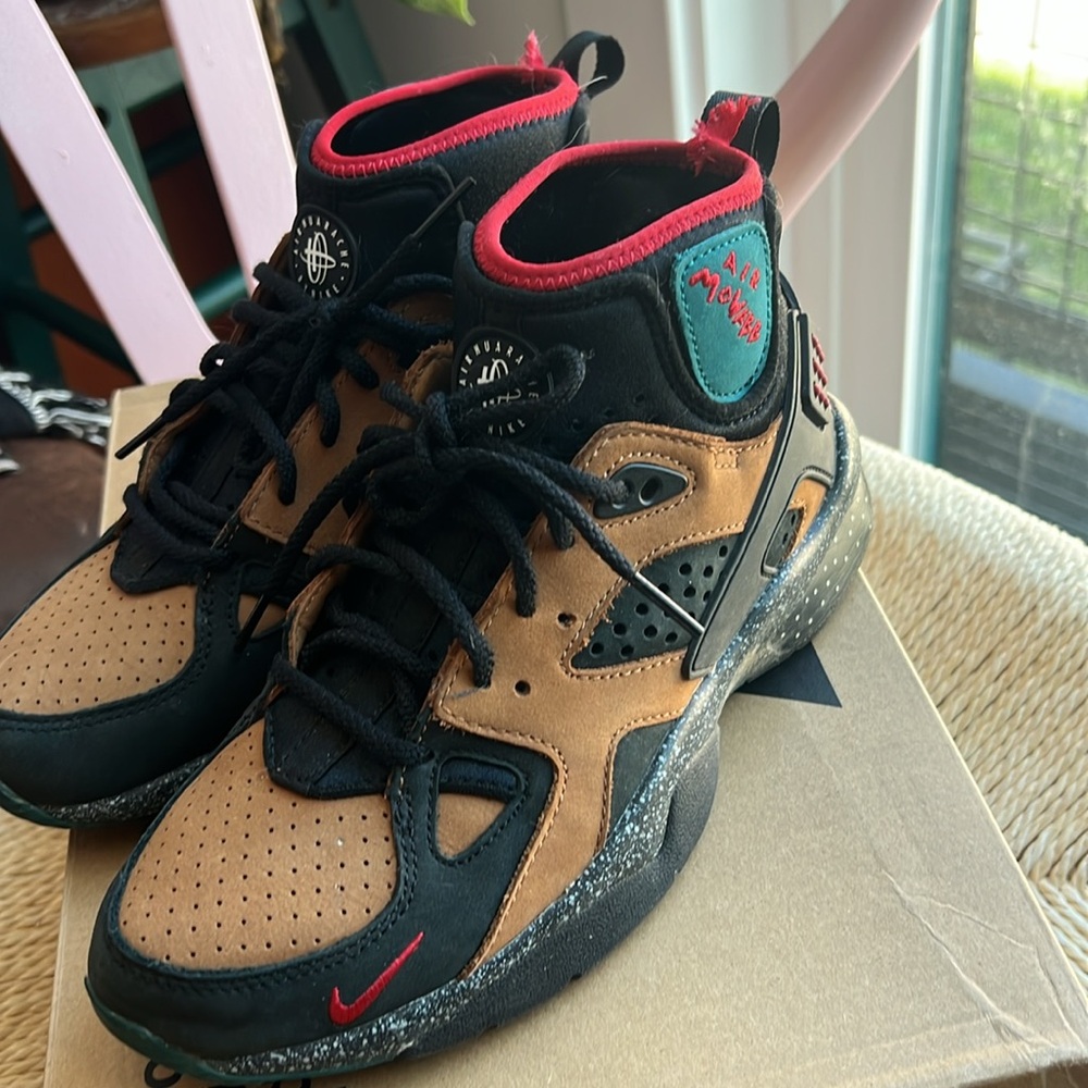Nike Air Mowabb Olivia Kim 7.5